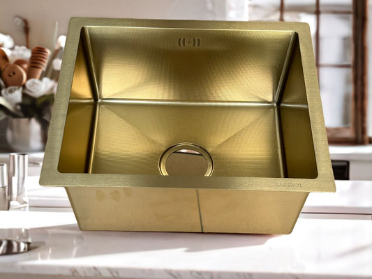 Qualität  Luxury Gold  Toned SUS304 Stainless Steel Square Kitchen Sink with  Efficient Drainage Design Fabrik