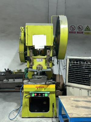 Guter Preis CNC Servo Punch Press 1250 kN Force for Sheet Metal Fabrication Online