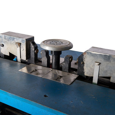 Die meiste leistungsfähige automatische Porositätsdurchschlagsmaschine für metel wenden Nietmaschinehohe geschwindigkeit an