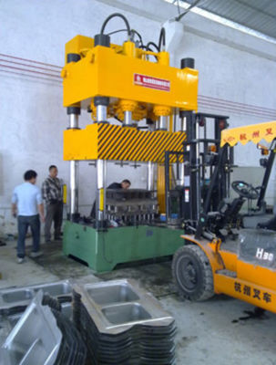 Spezielle hydraulische Pressmaschine für die CNC-Genauigkeitsdehnung von Metallspülen