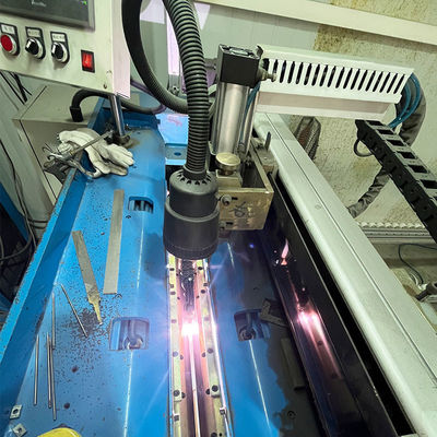 Robuste Schweißmaschine aus Edelstahl für Handgefertigte Waschbecken mit MIG Schweißtechnik