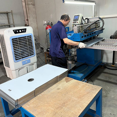 Automatische effiziente und präzise 304 Edelstahl Metallplatte Flat Panel Gerade Nähte Schweißmaschine
