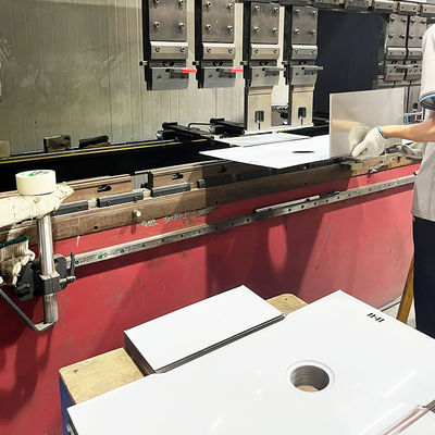 Erweiterte Steuerungssysteme 201 und 316L Doppelstufige CNC-Bogenmaschine aus Edelstahl für handgefertigte Spülen