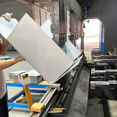 Erweiterte Steuerungssysteme 201 und 316L Doppelstufige CNC-Bogenmaschine aus Edelstahl für handgefertigte Spülen