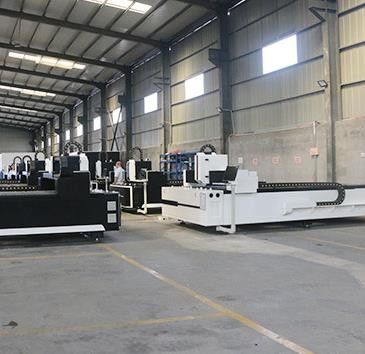 Eine außergewöhnliche Hochleistungsmaschine zum Laserschneiden von Metallen für handgefertigte Spülen
