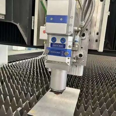 Guter Preis 3KW Hochleistungs-Präzisions-CNC-Lasermaschine zum Schneiden von Metallblechen für Möbel, Mechanik, Luftfahrt und Elektronik Online