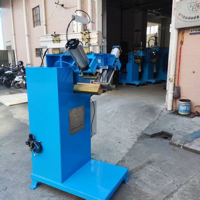 Einfache Bedienung und anpassbare Schweißparameter, Rundenecke CNC-Schweißmaschine