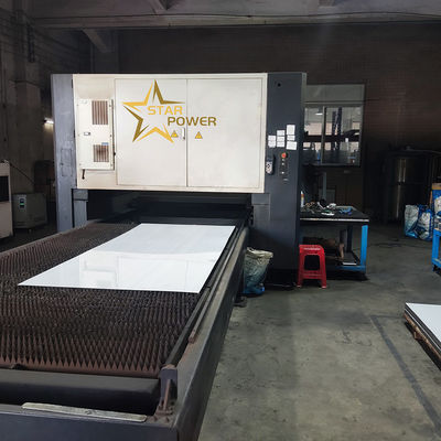 Verwendung für manuelle Spülbecken professionelle Produktionslinie CNC Edelstahl-Blattmetall-Laser-Schneidmaschine