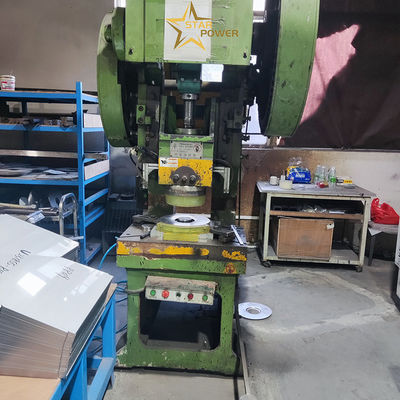 Multifunktionale Schlagmaschine für die Herstellung von handgefertigten Küchenspannen und Haushaltsgeräten