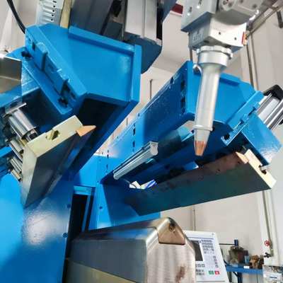 4-Ecken-Nahtlose Eckrundungs-Schweißmaschine mit einstellbarem Radius R1-R10mm für Edelstahl-Tür- und Fensterrahmen mit Synchron-Schweißen und nahtlosen Verbindungen