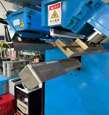 CNC-Schweißmaschine für vertikale Nähte und untere Ecken – Spezialschweißmaschine