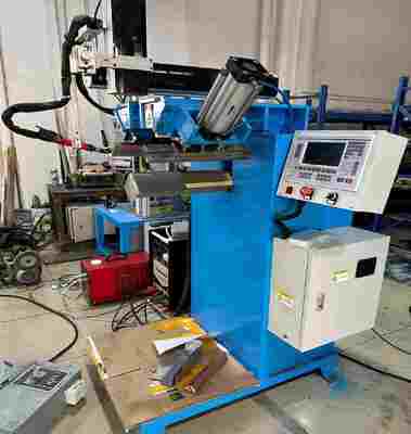 CNC-Schweißmaschine für vertikale Nähte und untere Ecken – Spezialschweißmaschine