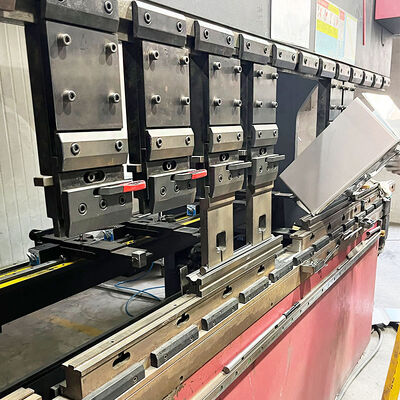 Maschine zum Biegen von Metallblechen zur Verarbeitung der Basis der handgefertigten Spüle