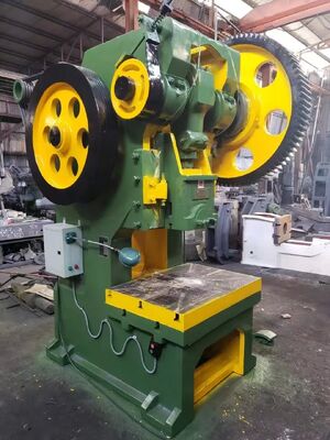 Küchenspülen-CNC-Fertigungsmaschine mit SPS-Steuerung und Pneuma-Lock-Spannung für Spülen aus Edelstahl mit Übersee-Ingenieur-Support