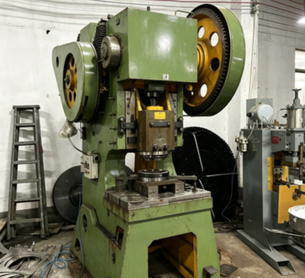 Automatische industrielle Filmbeschichtungsmaschine. 380V Betriebsspannung, 1800×1000×2100mm Abmessung für 304 Edelstahl Waschbecken Verarbeitungsplatte